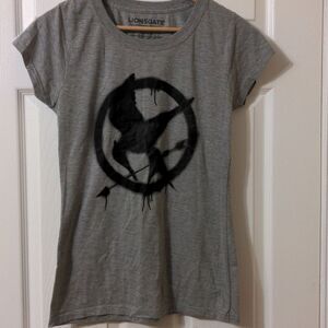 like new  lionsgate hunger games youth girls tshirt cotton blend